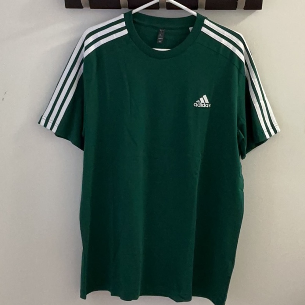 Adidas Men’s Large T-shirt NWT You can feel the quality of this item. Fresh look